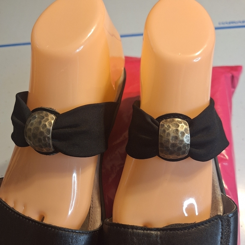 Naot Women's Black Slide Sandals with Bow. Size 40 - Picture 2 of 12